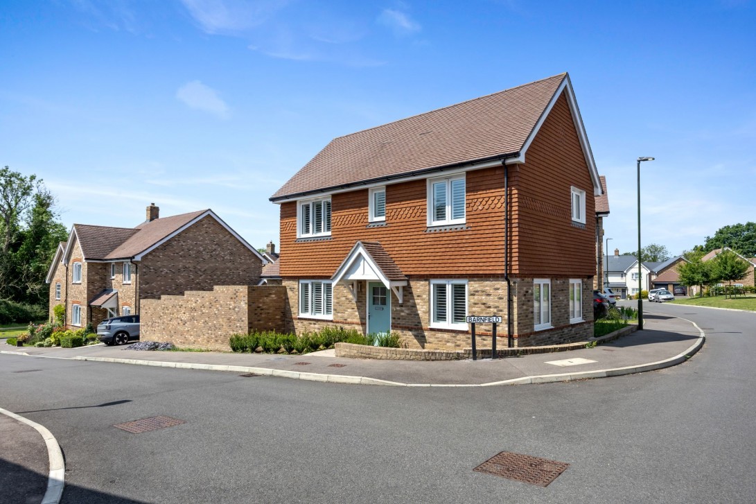 Photo of 21 Barnfield, Billingshurst