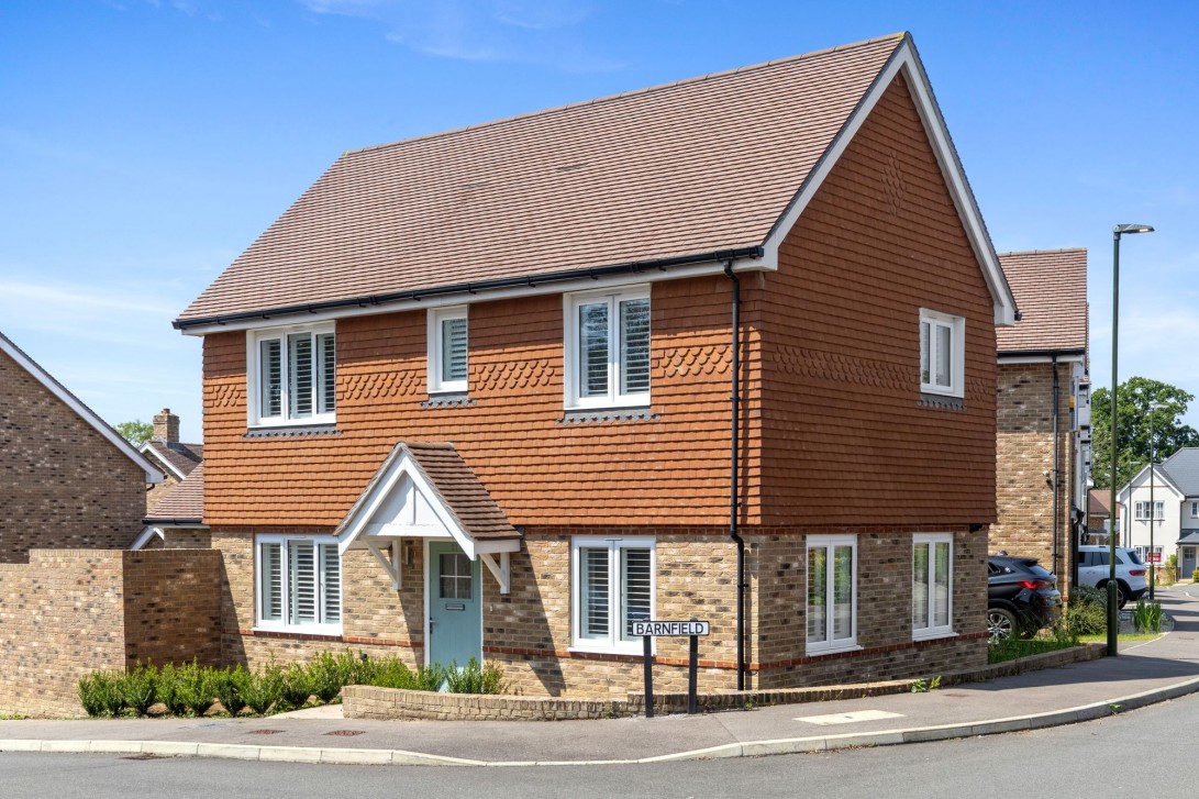 Photo of 21 Barnfield, Billingshurst
