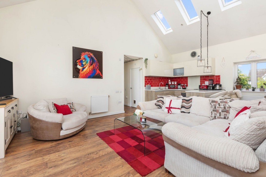 Photo of 21 Churchill Way, Horsham