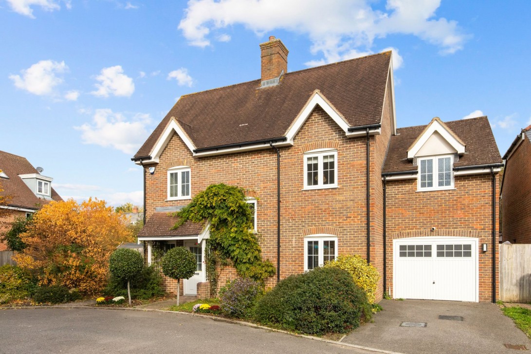 Photo of 46 Heydon Way, Horsham