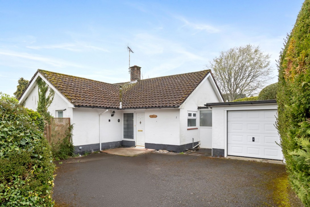 Photo of 1 Pond Rise, Pulborough