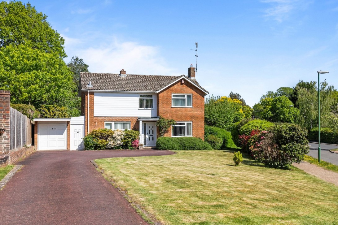 Photo of 77 Smithbarn, Horsham