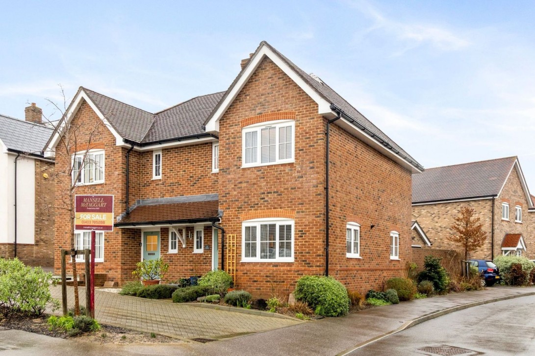 Photo of 8 Barnfield, Billingshurst