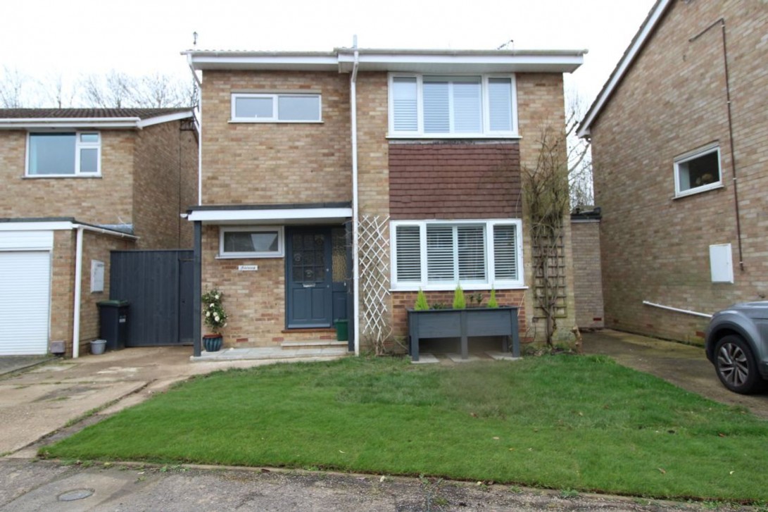 Photo of 33 Badgers Walk, Burgess Hill