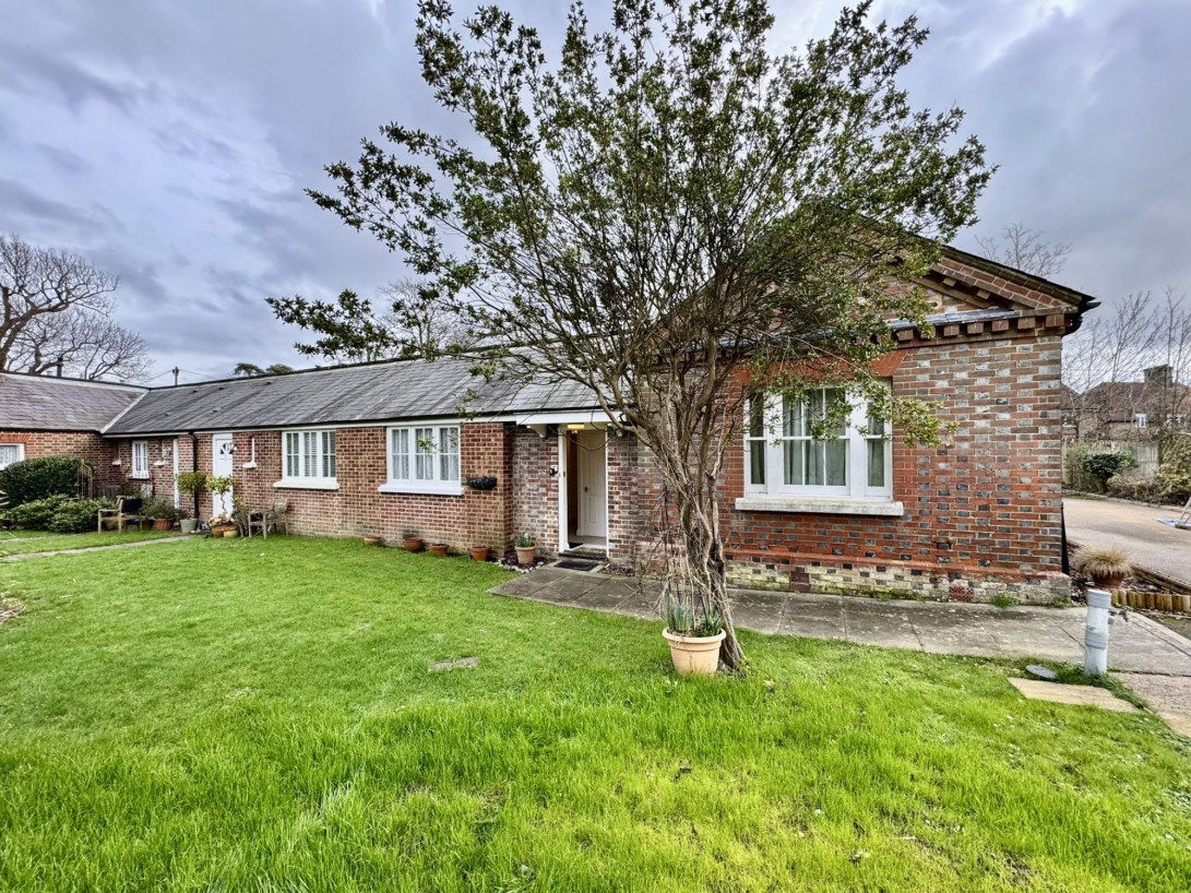 Photo of 9 Chapelfields, Haywards Heath