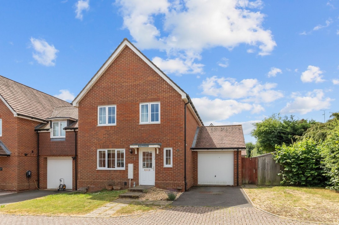 Photo of 39 Roman Lane, Horsham