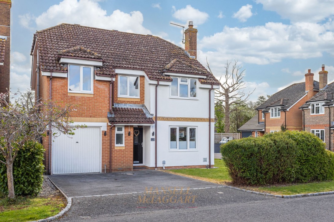 Photo of 9 Quebec Close, Horley