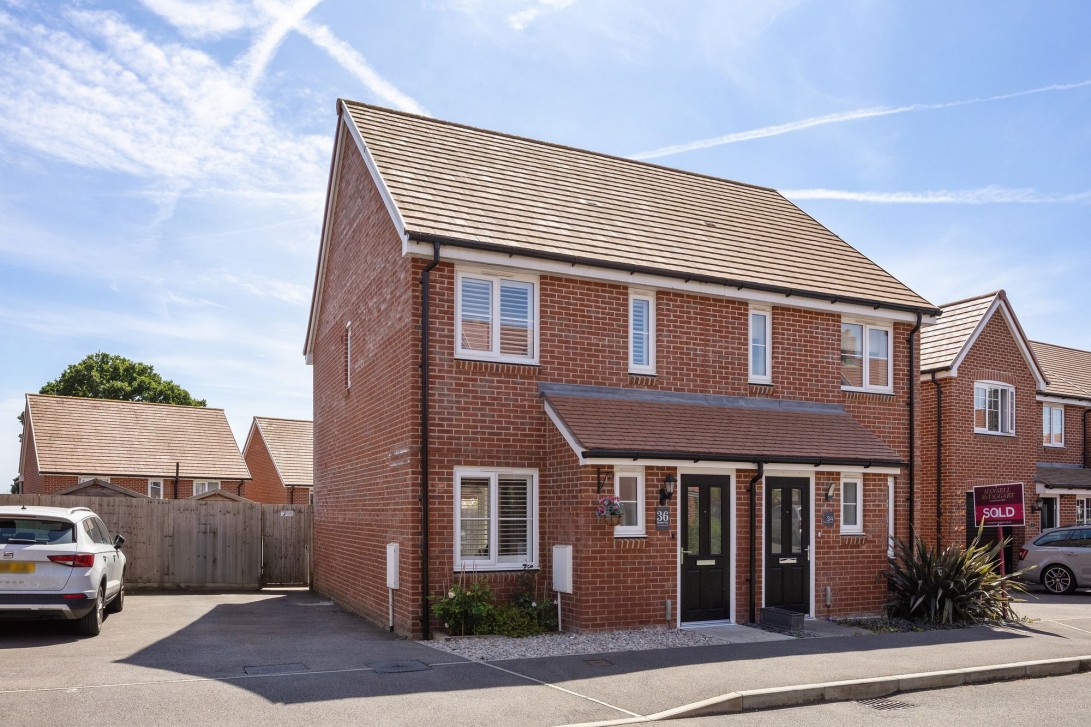 Photo of 36 Rhodes Way, Billingshurst