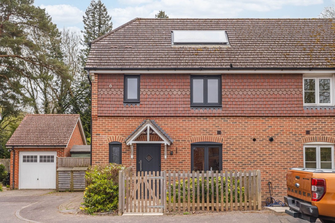 Photo of 9 Springfield Gardens, East Grinstead