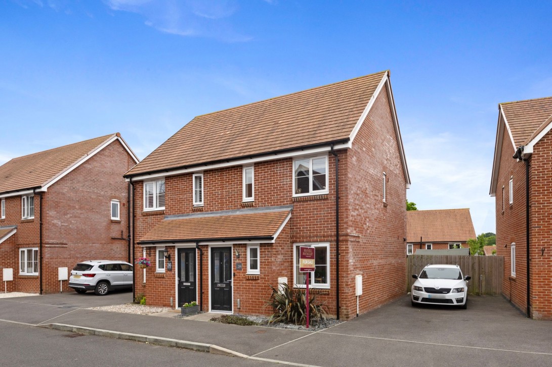 Photo of 34 Rhodes Way, Billingshurst