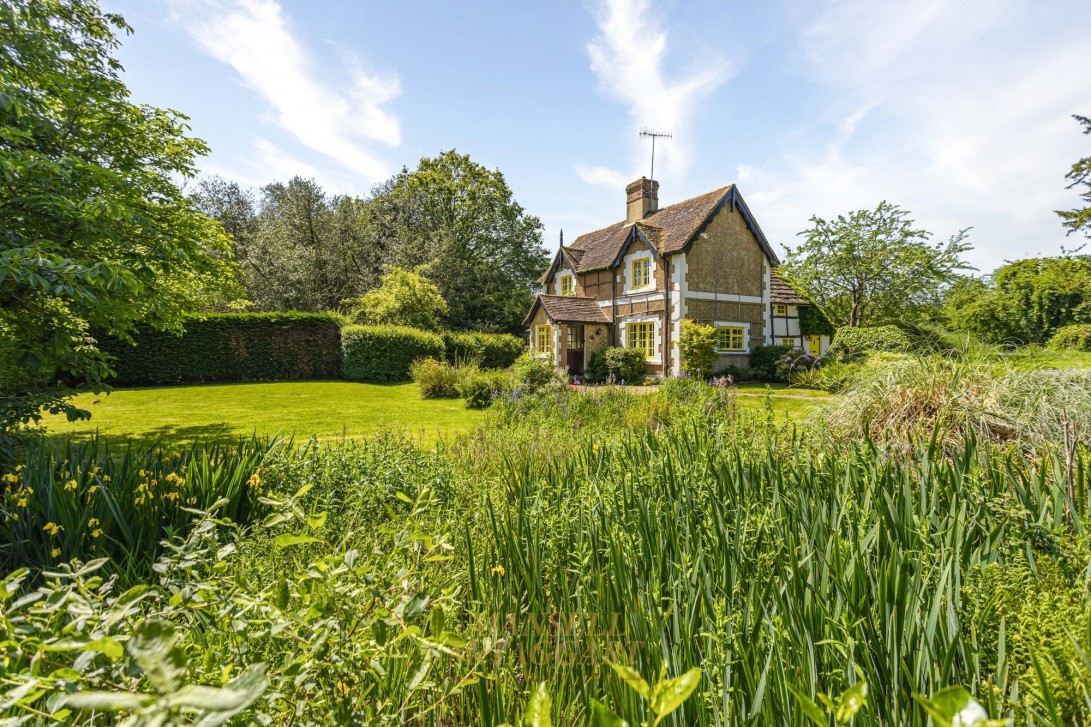 Photo of Naldretts Farm House Charlwood Road, Crawley