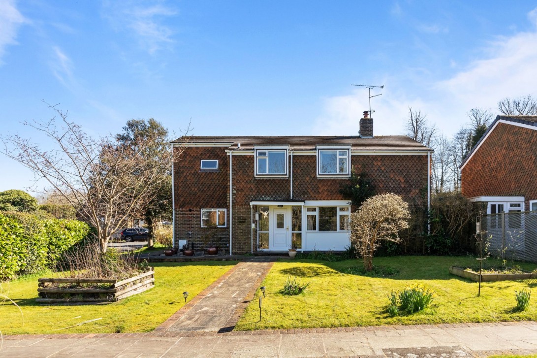 Photo of 4 Farm Close, Horsham