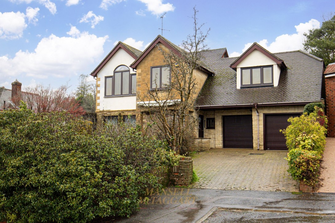 Photo of 3 Acorn Close, East Grinstead