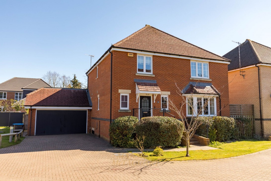 Photo of 30 William Gardens, Horley