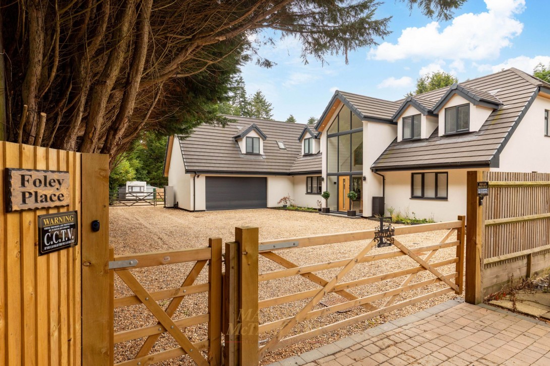 Photo of Foley Place Copthorne Common, Crawley