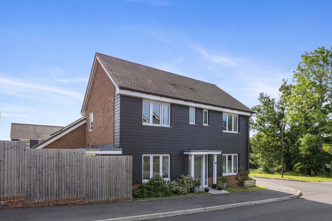 Photo of 13 Hillyfield, Billingshurst