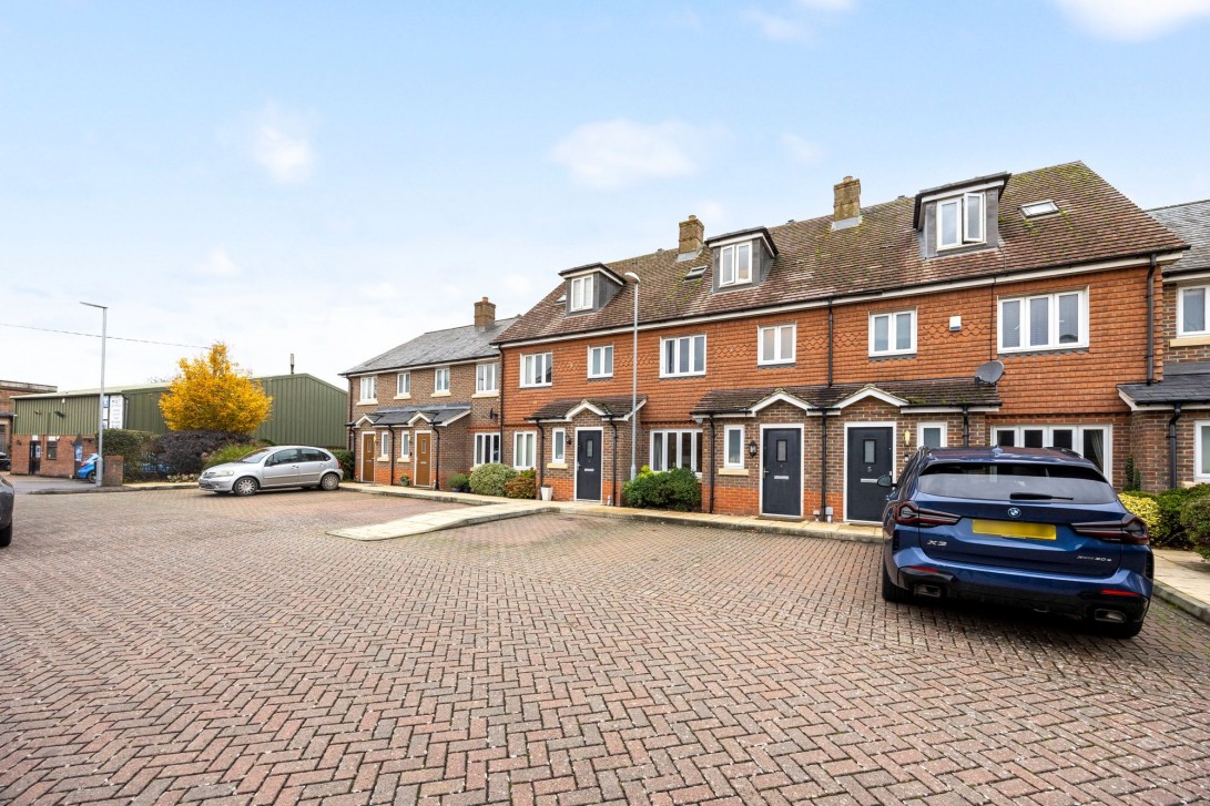 Photo of 4 Lawrenson Mews, Billingshurst