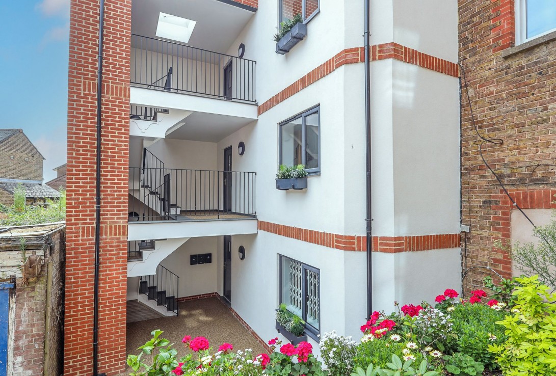 Photo of 9f Church Road, Burgess Hill