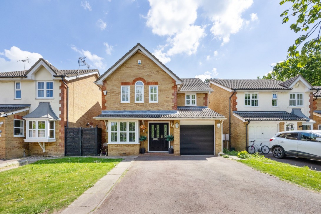 Photo of 6 Toronto Drive, Horley