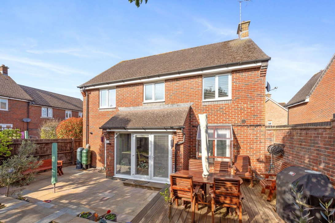 Photo of 16 Saddlers Close, Billingshurst