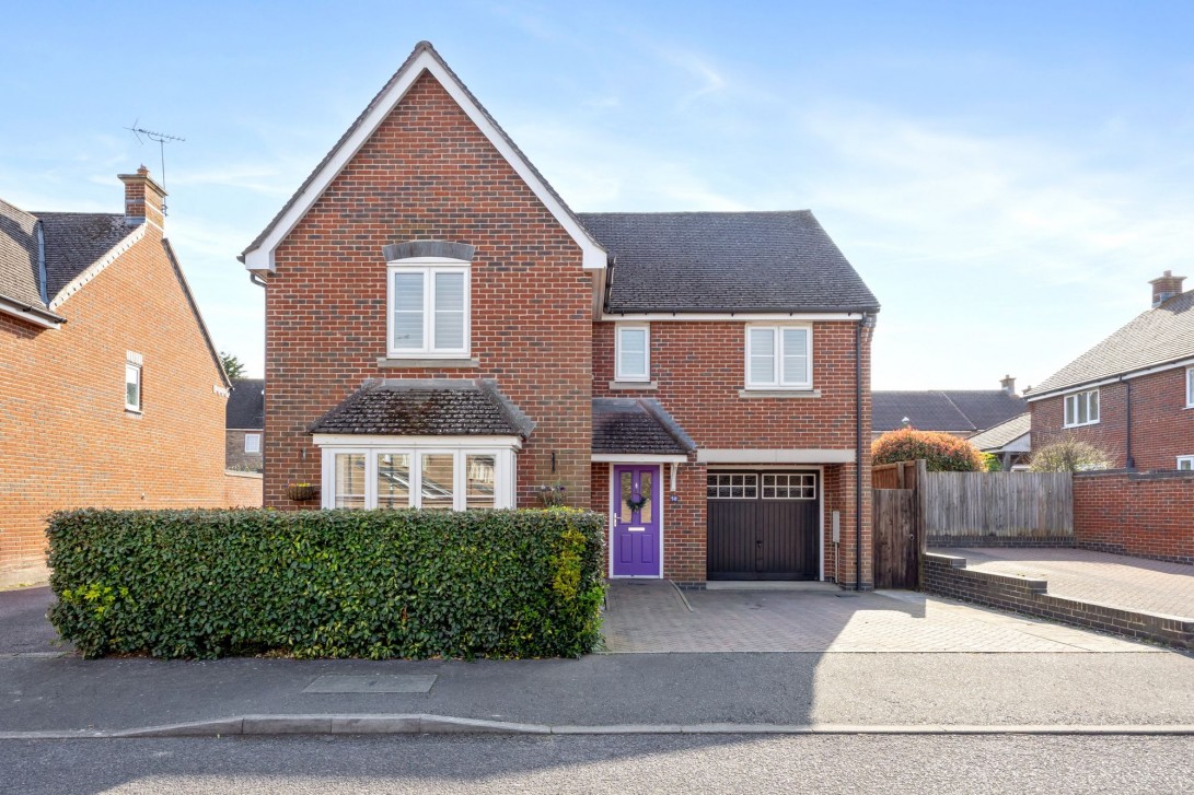 Photo of 16 Saddlers Close, Billingshurst