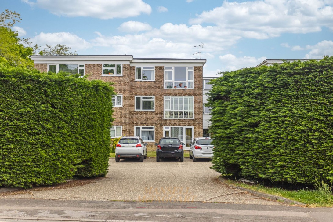 Photo of 10 Grovelands, Horley