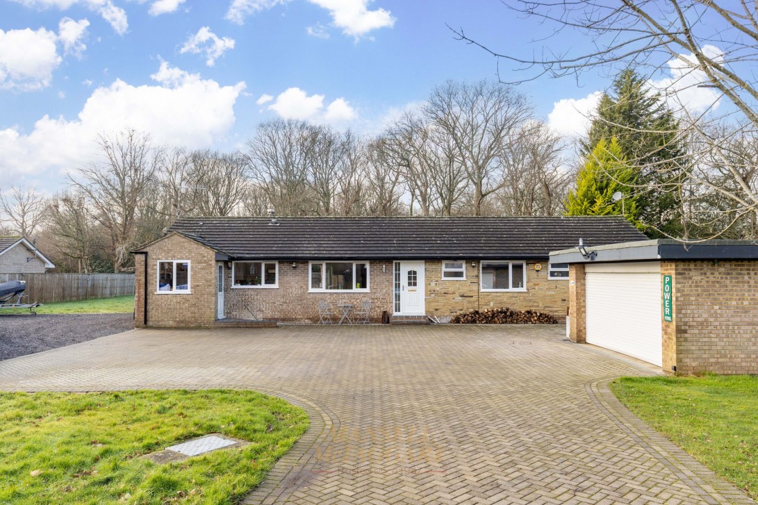 Photo of 104 Redehall Road, Horley