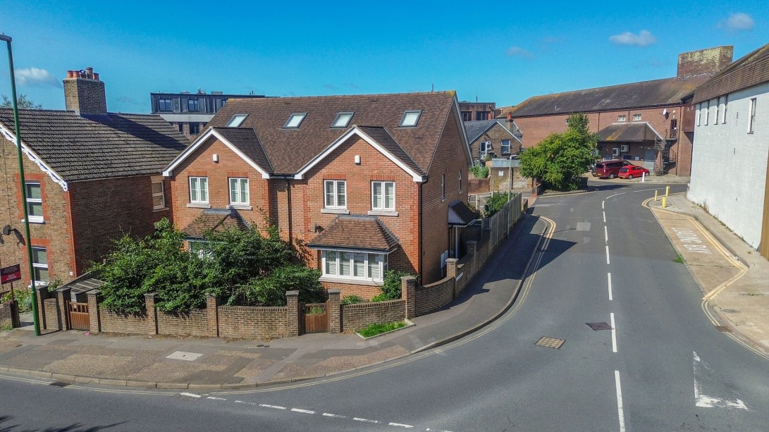 Photo of 19b Hazelgrove Road, Haywards Heath