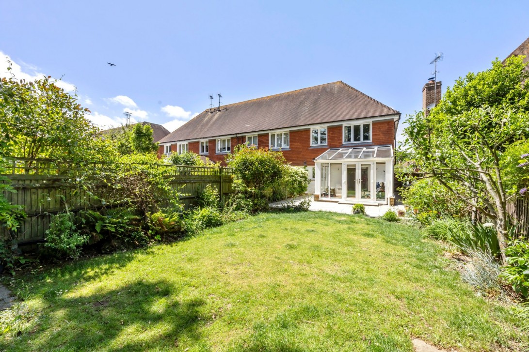 Photo of 18 Bramley Close, Billingshurst