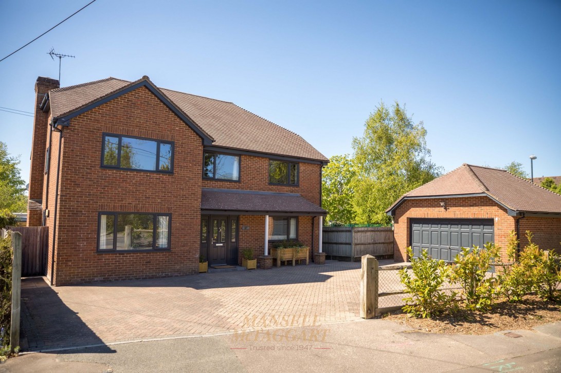 Photo of 37 Tinsley Lane, Crawley