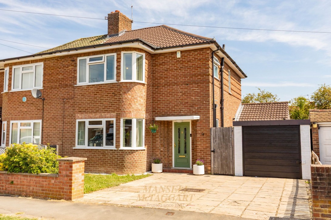 Photo of 14 Southlands Avenue, Horley