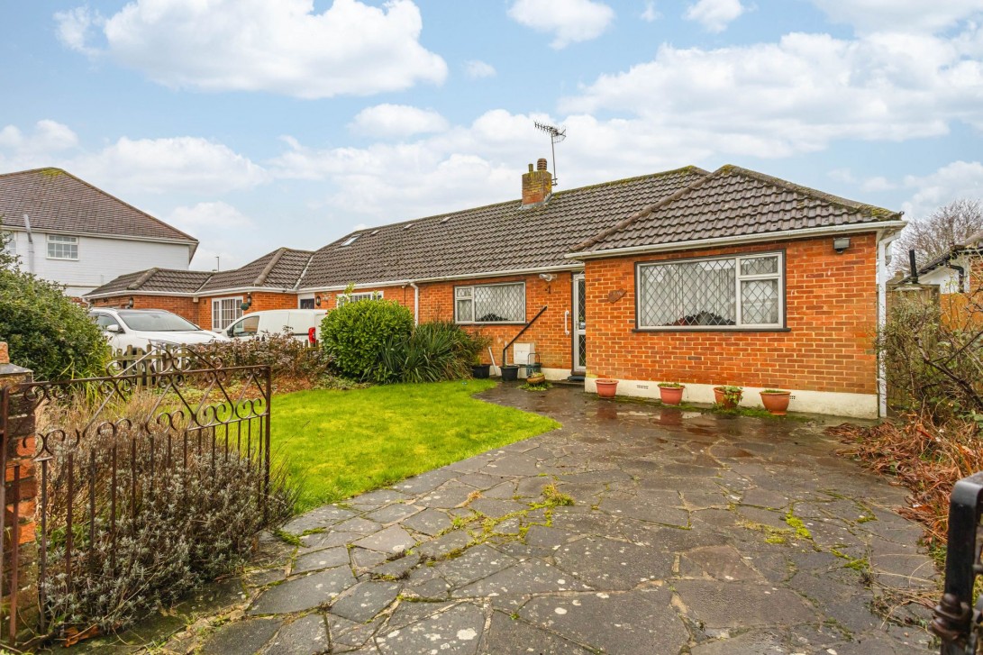 Photo of 1a Cheyne Walk, Horley