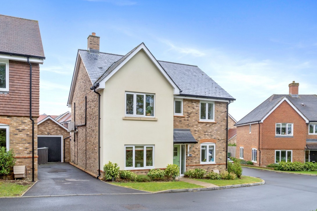 Photo of 5 Peartree Field, Billingshurst