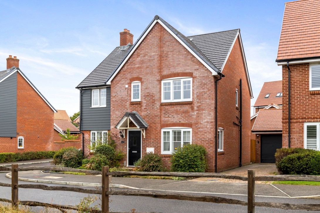 Photo of 1 Evershed Close, Billingshurst