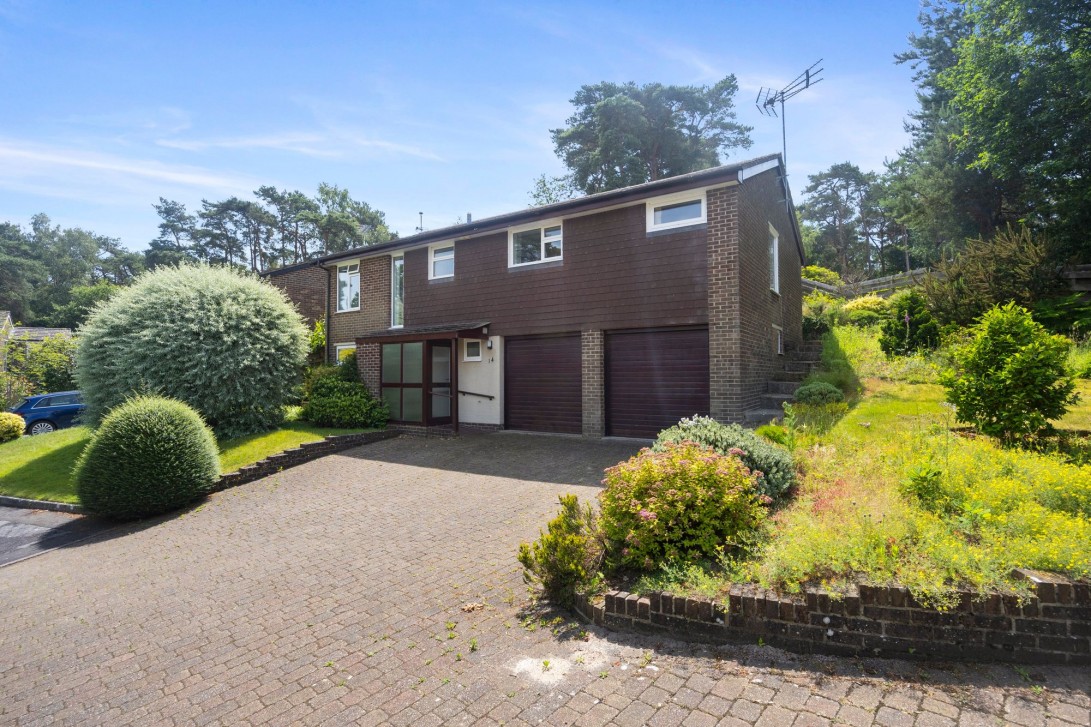 Photo of 14 Palmer Close, Pulborough