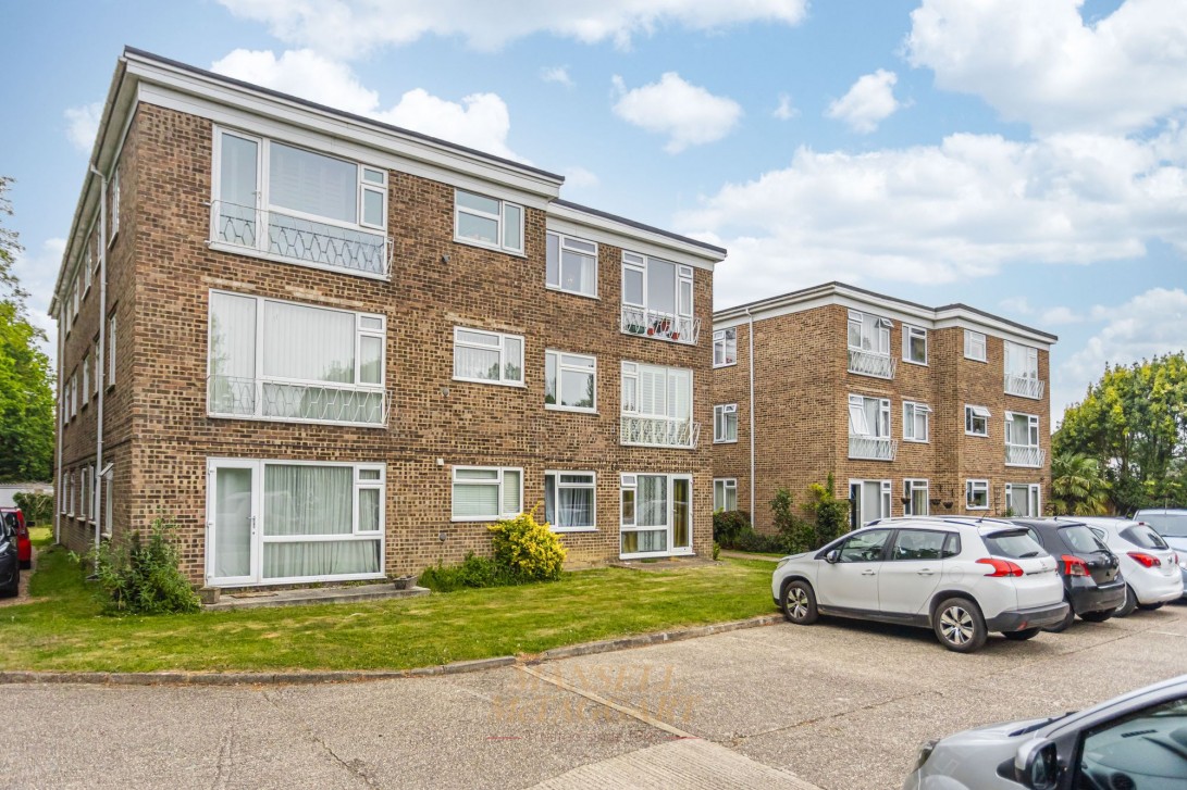 Photo of 17 Grovelands, Horley