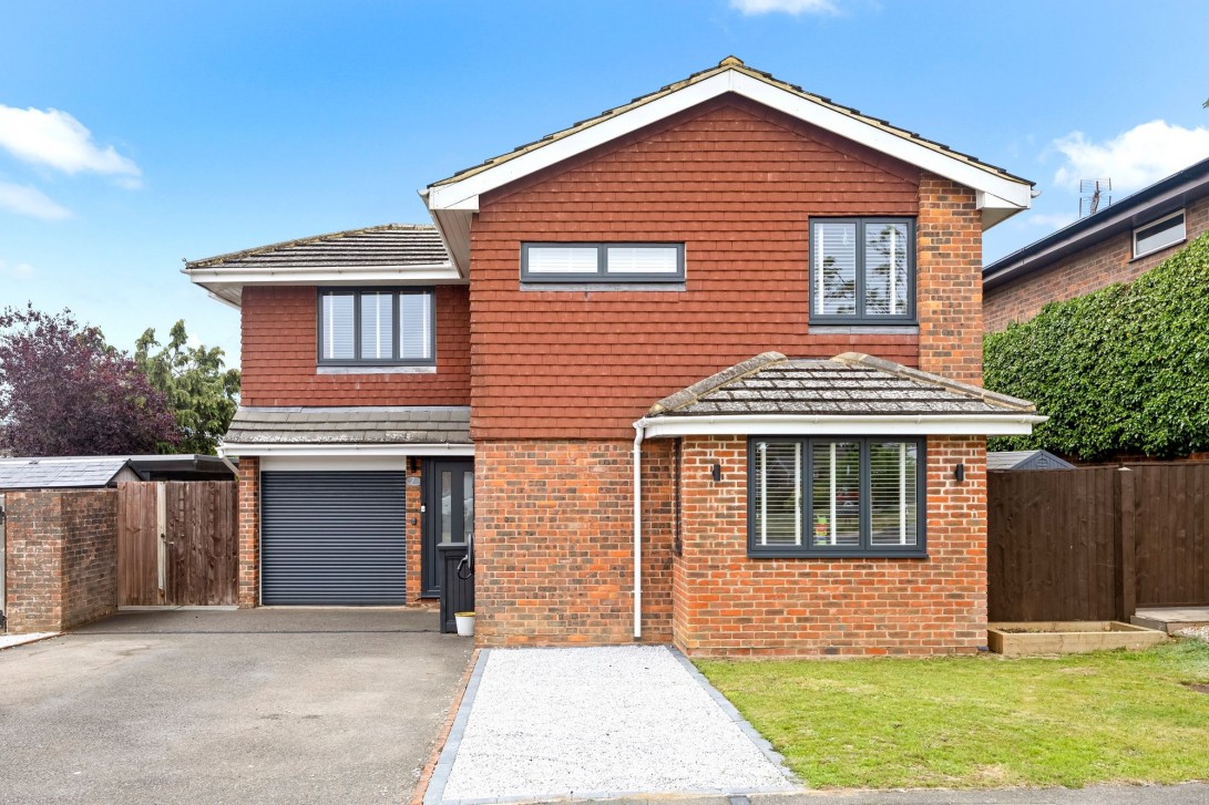 Photo of 7 Downsview Avenue, Pulborough