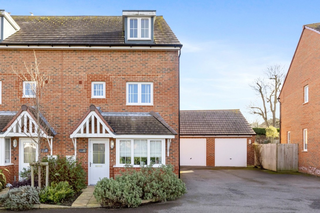 Photo of 37 Thompson Drive, Pulborough
