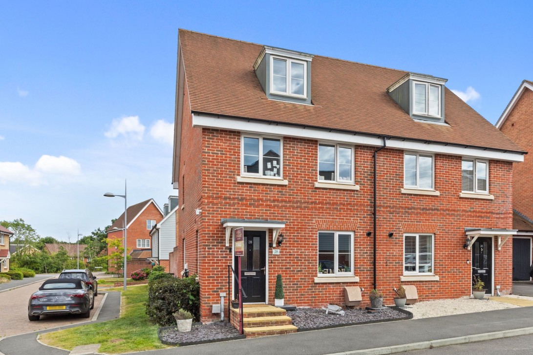 Photo of 28 Tributary Lane, Horsham