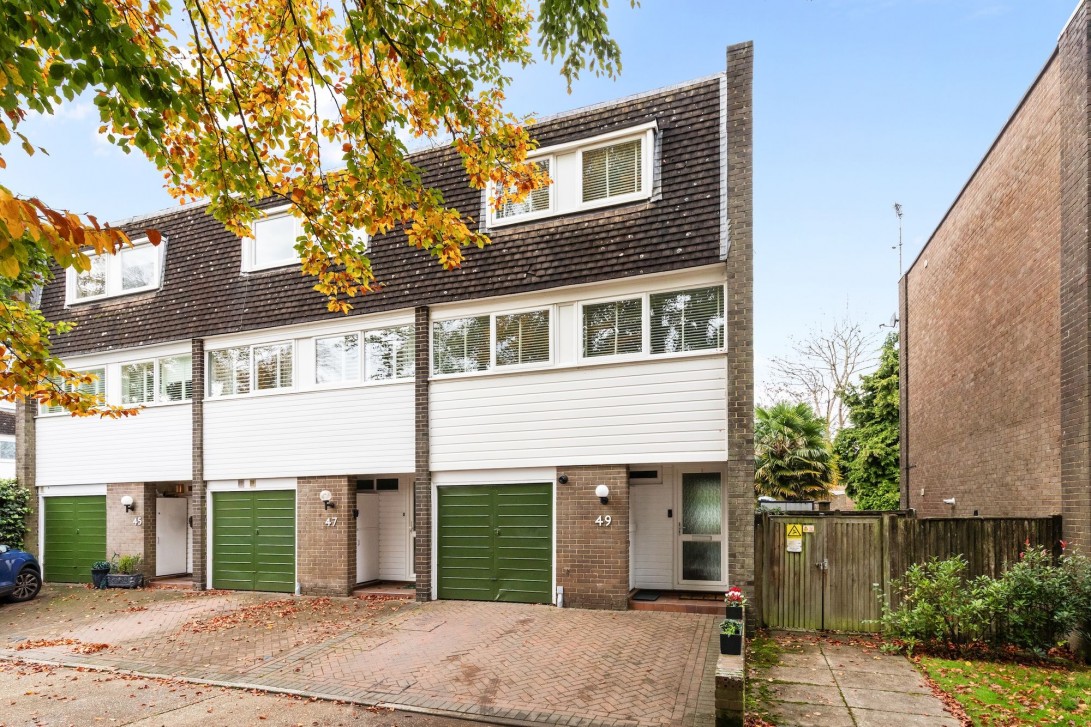 Photo of 49 Ashleigh Road, Horsham