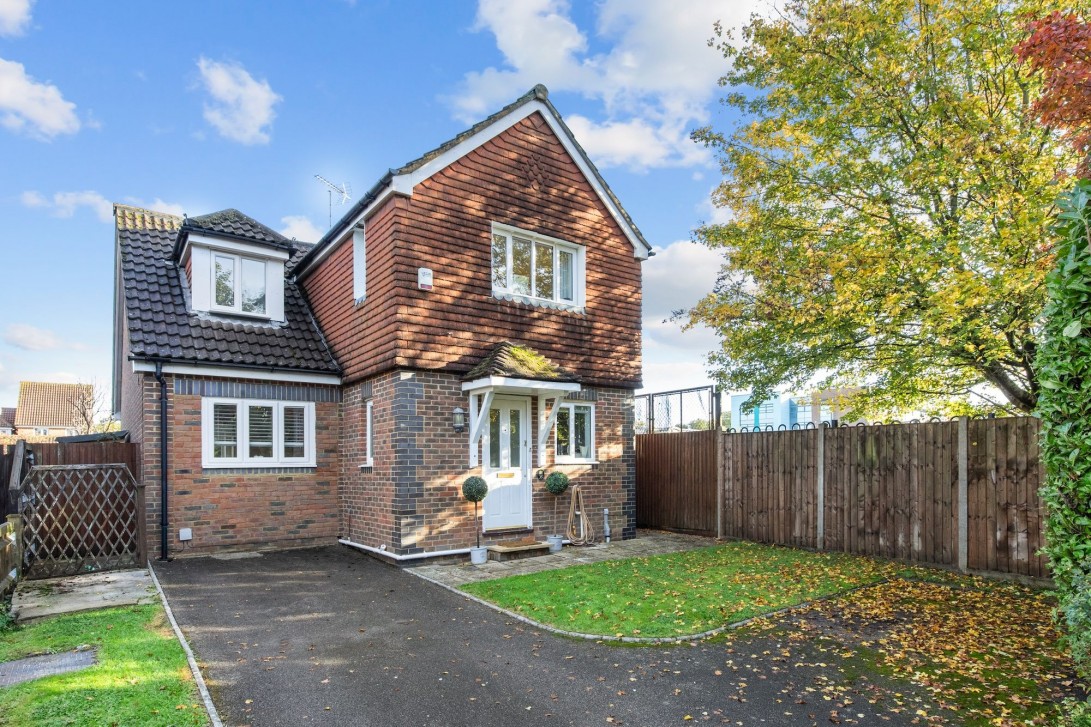 Photo of 15 Nightingales Close, Horsham