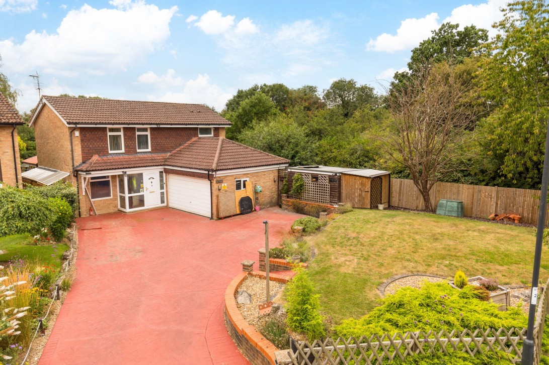 Photo of 4 Aldingbourne Close, Crawley