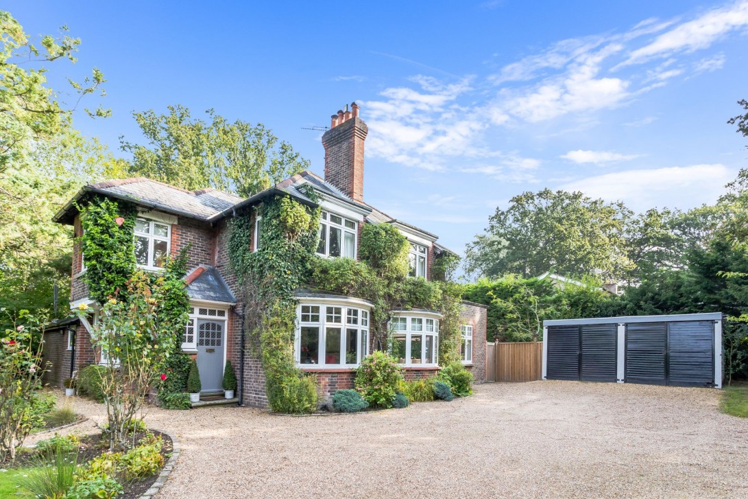 Photo of 122 Copthorne Road, East Grinstead
