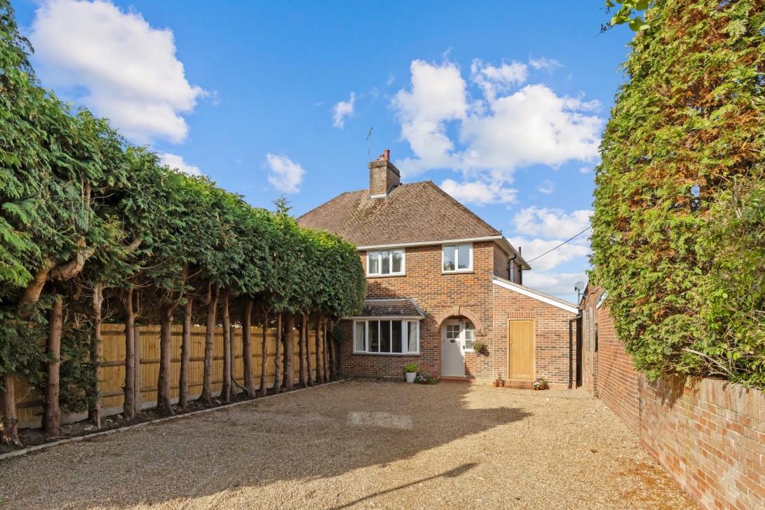 Photo of 1 Wellers Cottages Faygate Lane, Horsham