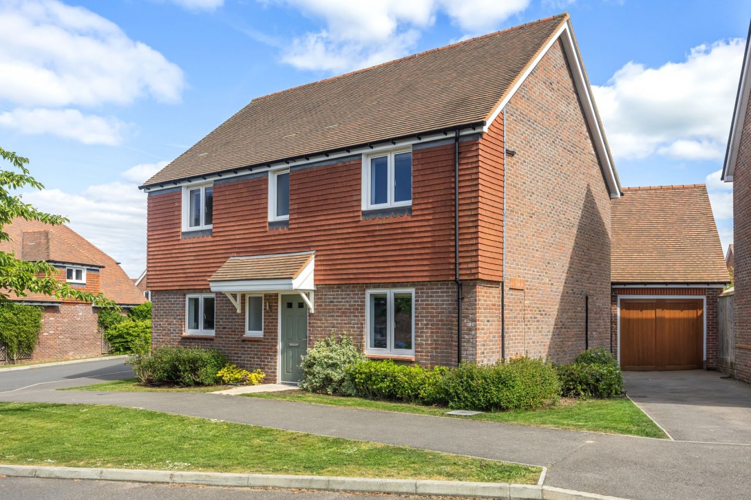 Photo of 32 Chestnut Drive, Pulborough