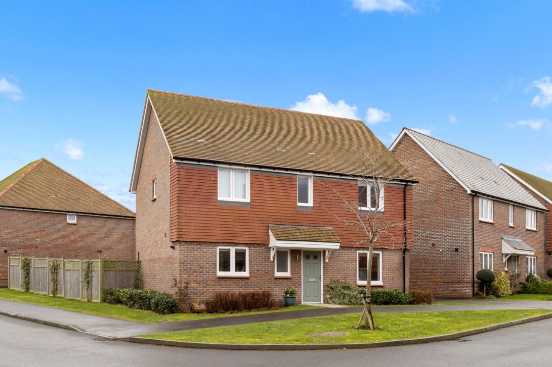 Photo of 32 Chestnut Drive, Pulborough