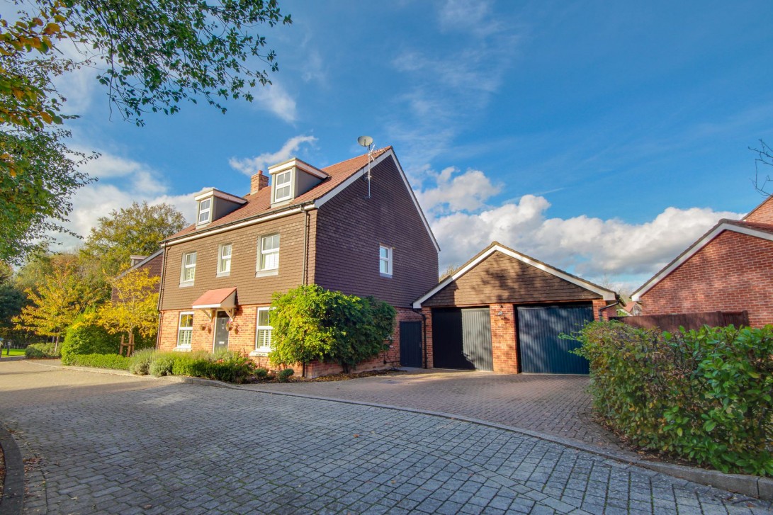 Photo of 40 Knight Close, Haywards Heath