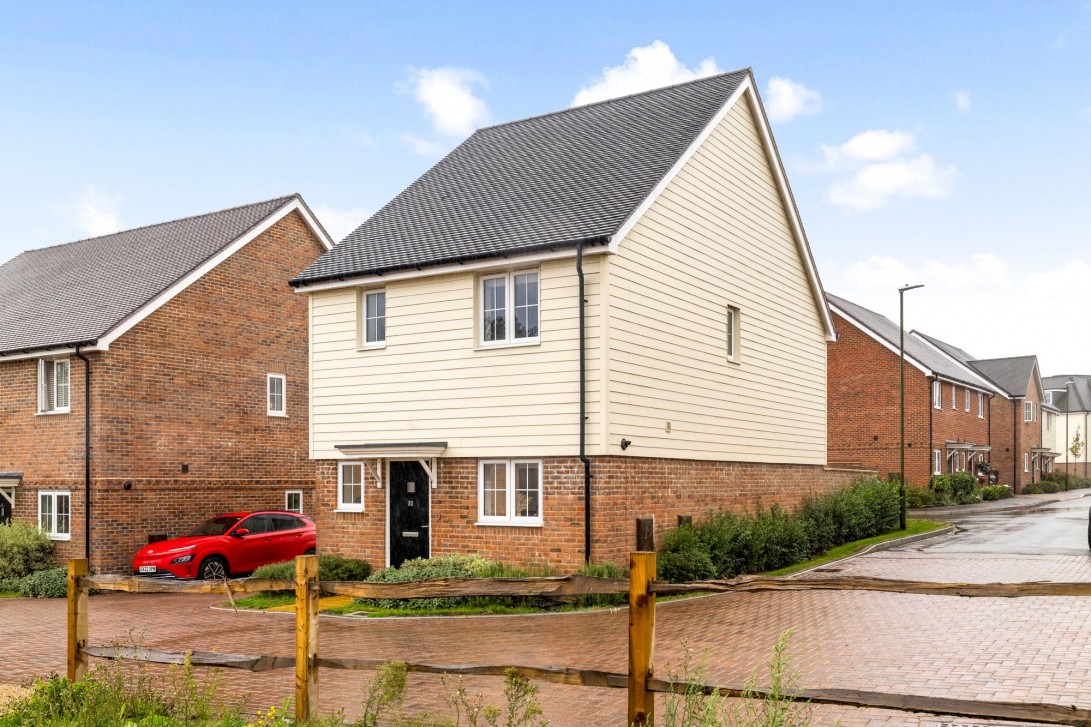 Photo of 52 Puttock Way, Billingshurst