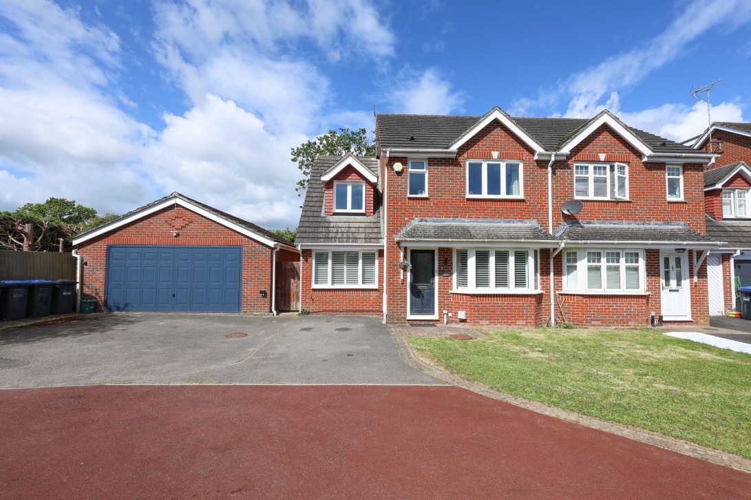 Photo of 44 Foxglove Close, Burgess Hill