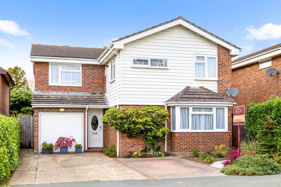 Photo of 11 Downsview Avenue, Pulborough